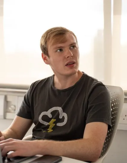 A member of the Kabinly team